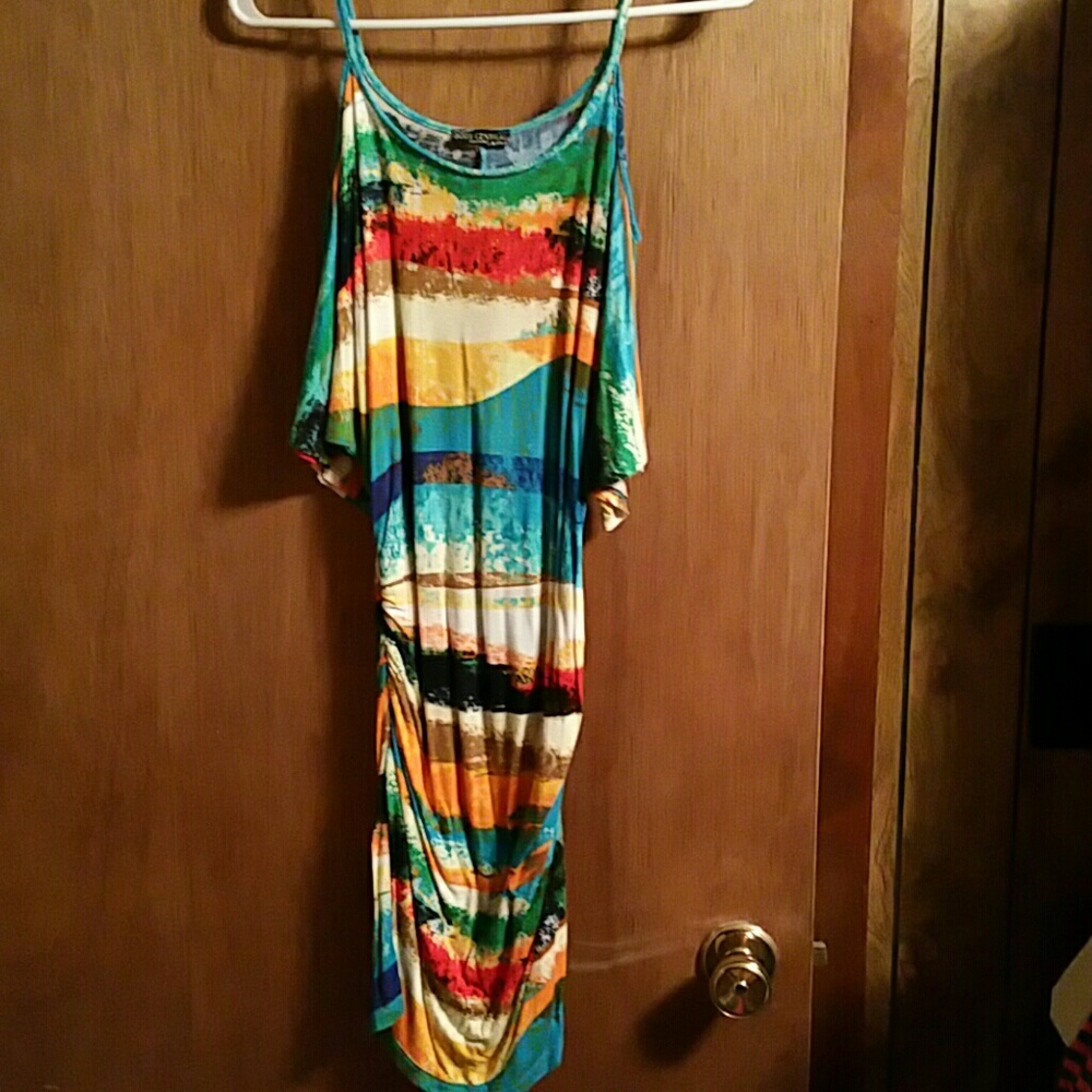 BODY CENTRAL COLD SHOULDER BODYCON DRESS